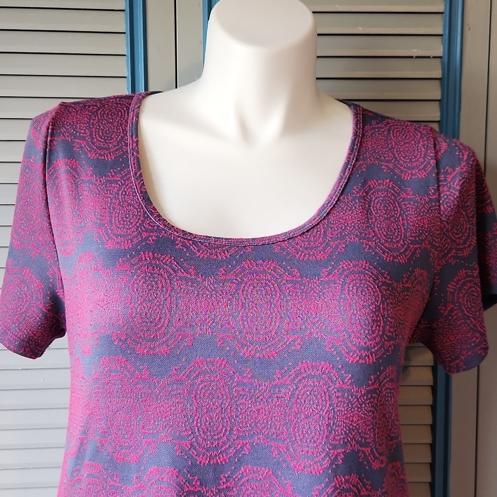LuLaRoe Grey & Pink Scoop Neck Top - Picture 3 of 10